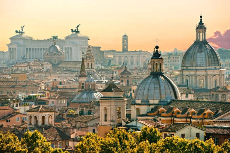 Peer Over the Roman Forum